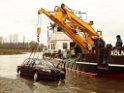 Bergung PKW im Rhein Hitdorfer Fähre P189810